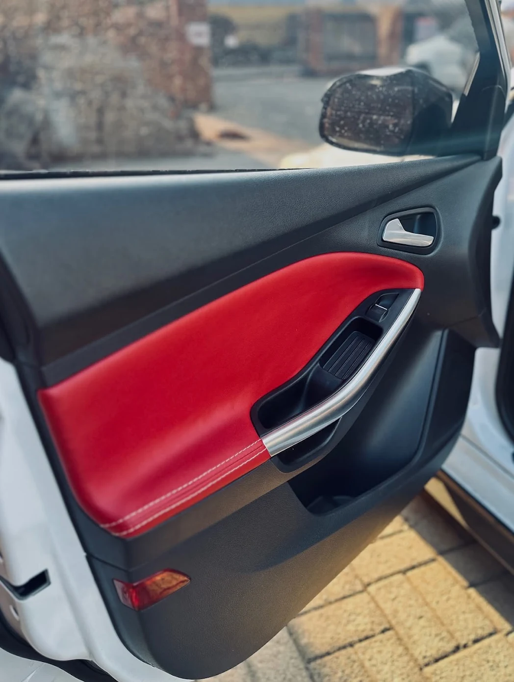 Custom leather door card by Leatherboyz