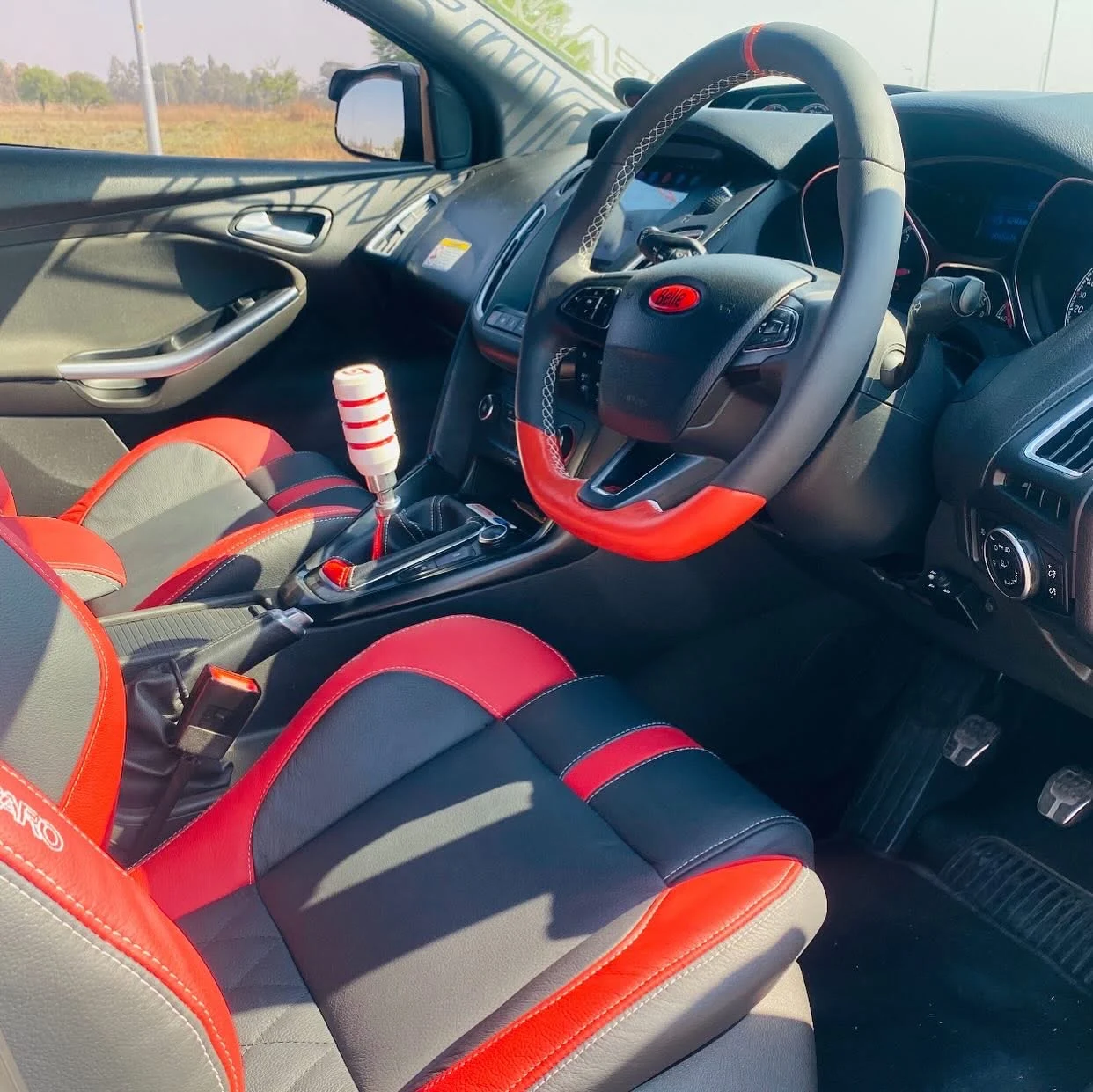 Focus STR front interior with matching seats and steering wheel by Leatherboyz